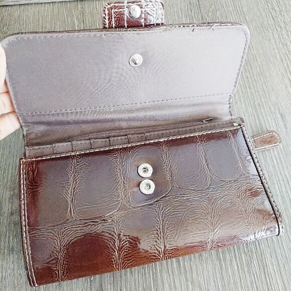 XOXO Vintage Brown Crocodile Print Wallet - Picture 4 of 8